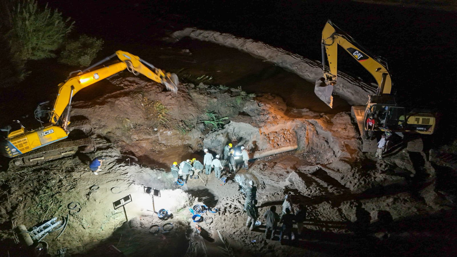 Finalizó con éxito la reparación de la cañería en el Río del Valle