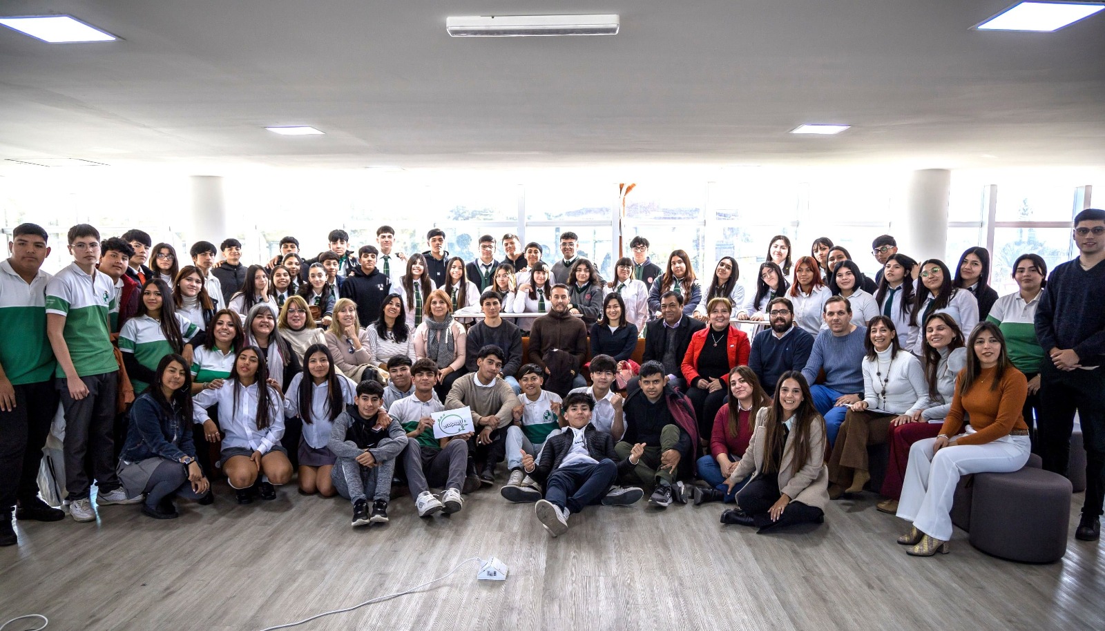 Estudiantes de escuelas municipales se capitalizan como emprendedores