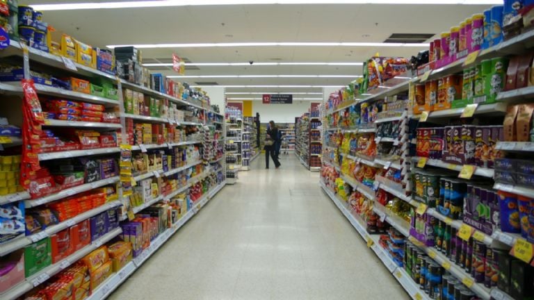 CARREFOUR Y CHANGOMÁS BUSCAN INGRESAR AL ONE SHOT PLUS
