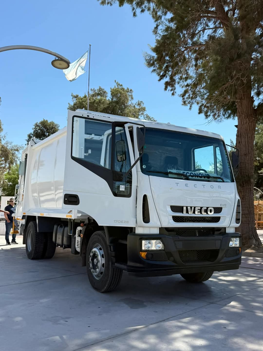 Fiambalá incorpora un camión recolector de residuos 0 km para mejorar el servicio de limpieza urbana